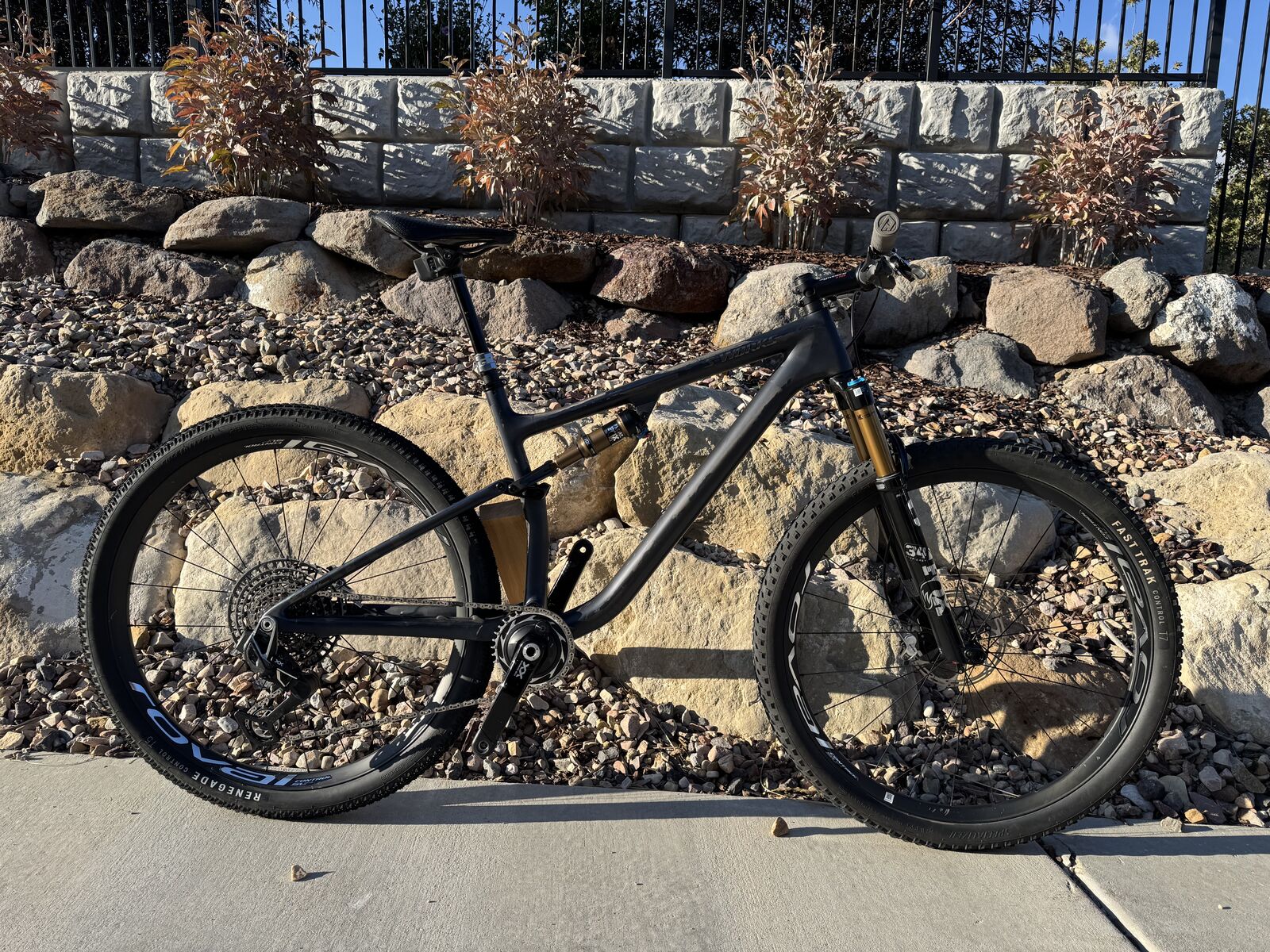 Specialized S-Works Epic Evo – XX SL AXS, Large, 22 lbs – Showroom Condition