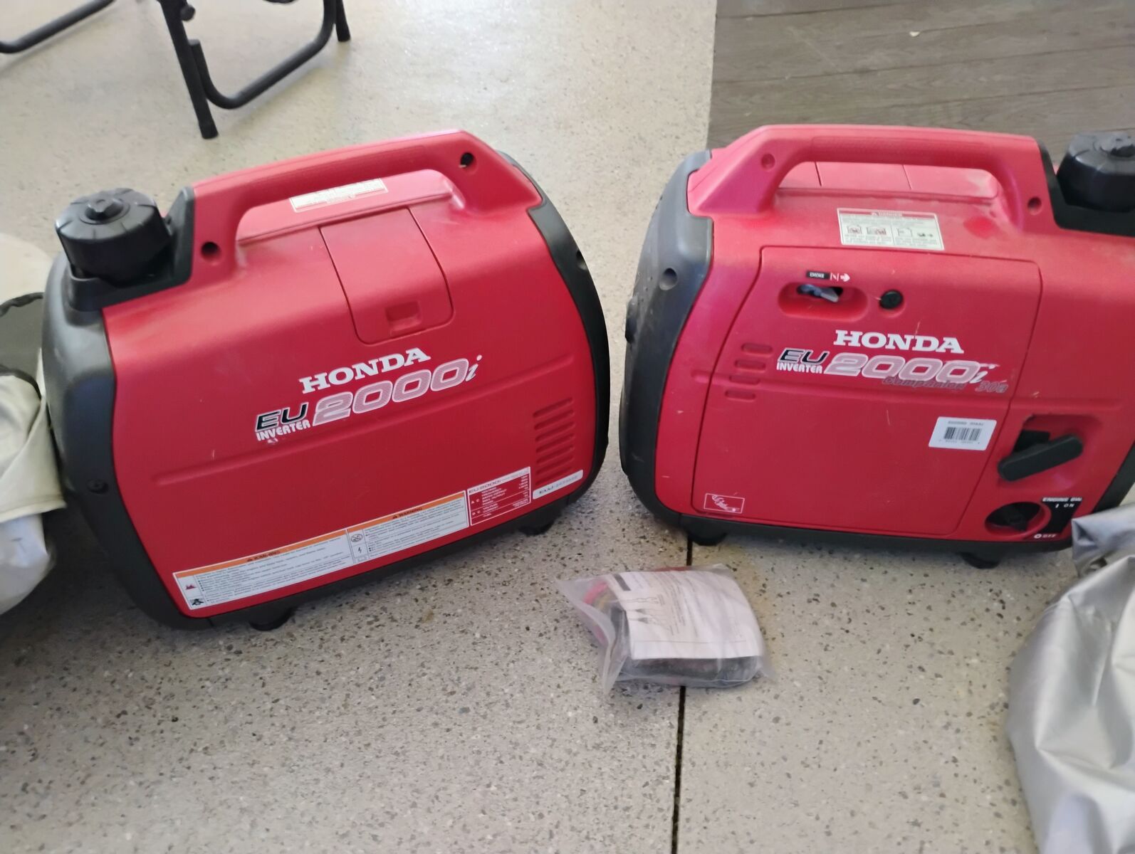 HONDA eu 2000i QUIET parallel connecting inverter generators