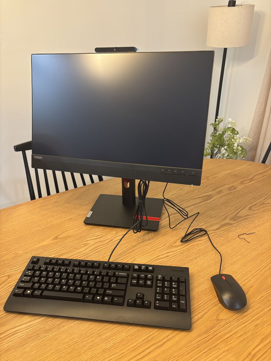 M75Q Gen 5 Computer w/ Monitor, Mouse, & Keyboard