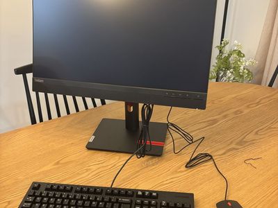 M75Q Gen 5 Computer w/ Monitor, Mouse, & Keyboard