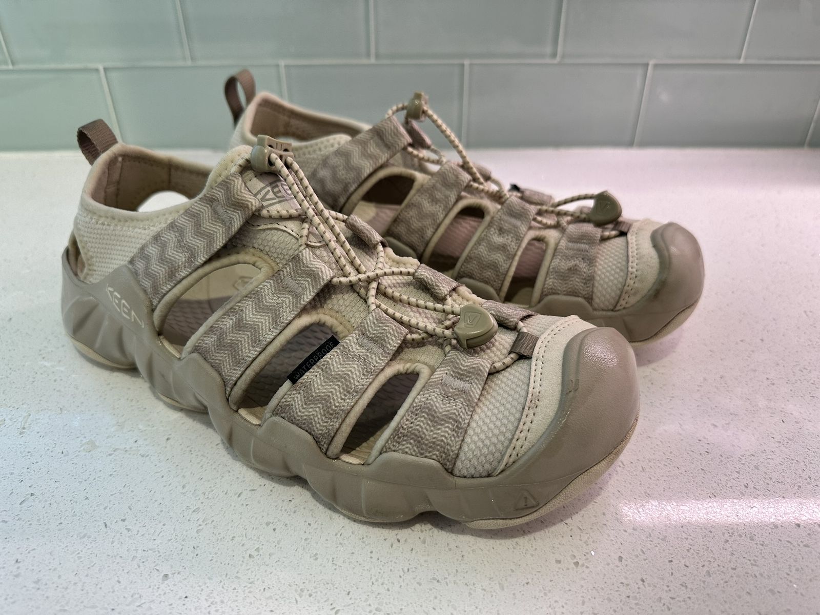KEEN Men's Size 10.5 | Hiking and Water Sandals | Hyperport H2 Closed Toe | Breathable | Easy On | Comfortable