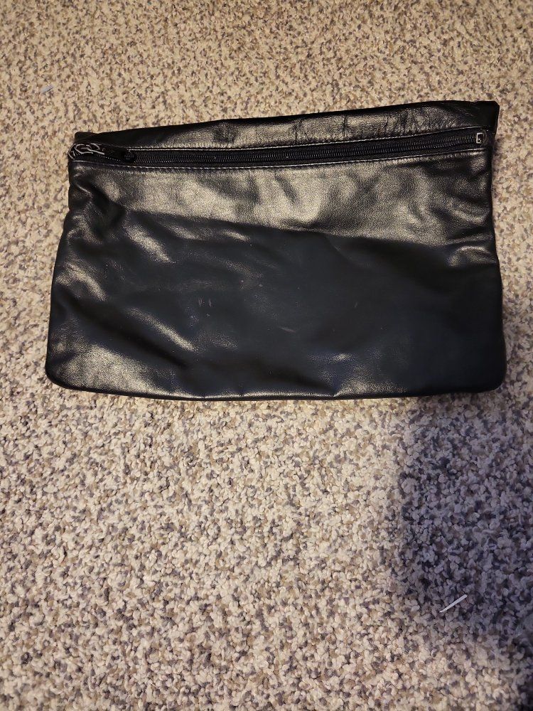 Black Fold-Over Clutch Bag – Stylish & Versatile Accessory