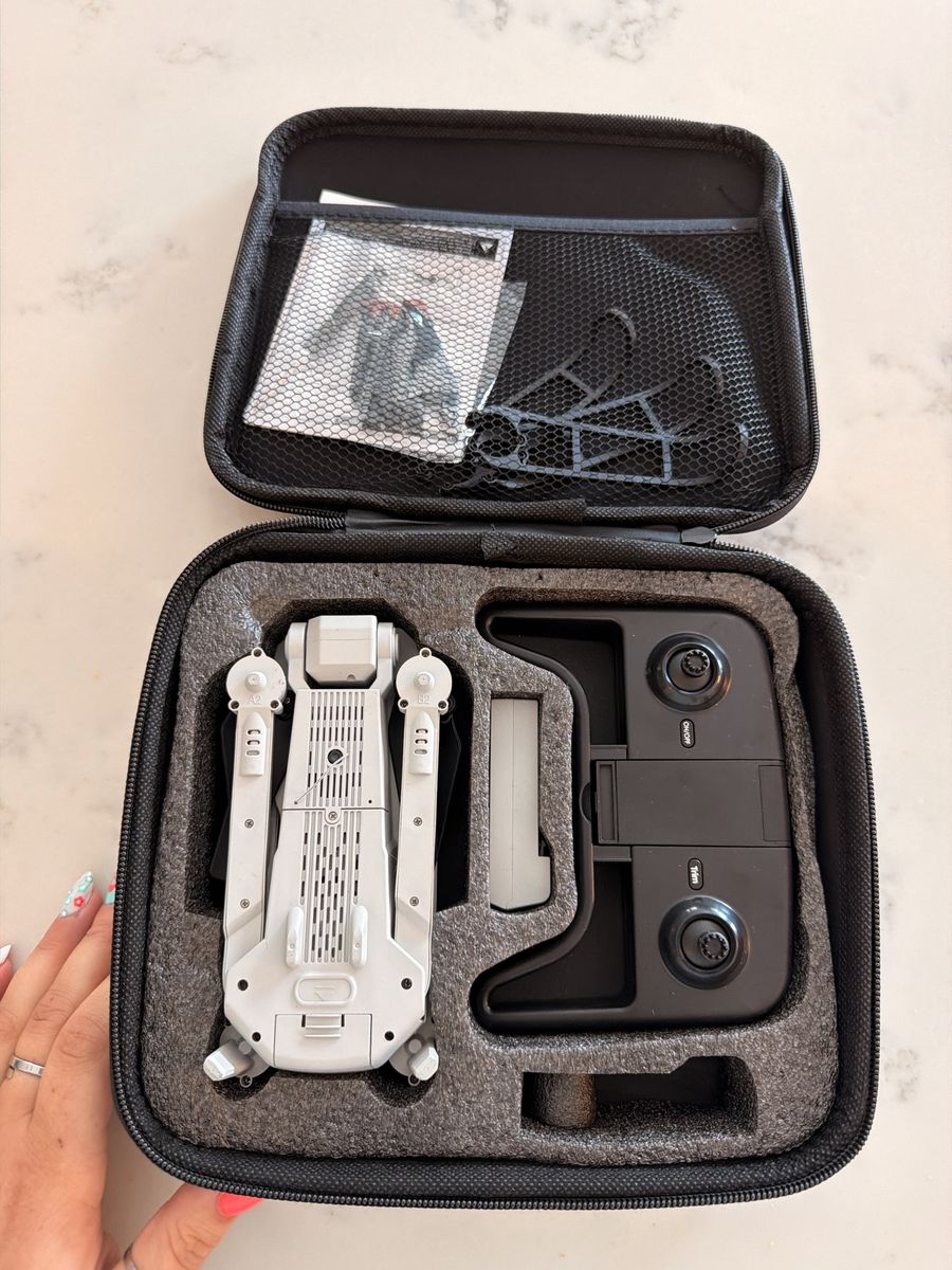 Dazlen 1811 Foldable Quadcopter Drone with Remote Control & Carrying Case