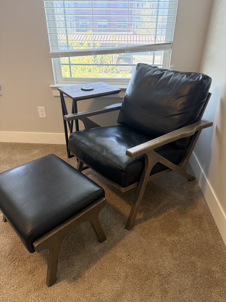 Vegan Leather Accent Chair w/Ottoman