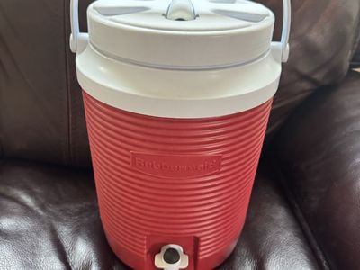 Rubbermaid Red Water Jug Cooler with Dispenser Spigot and Handle