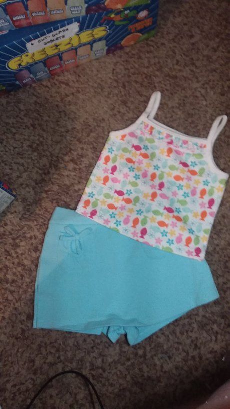 18 MO. SKORT WITH POCKETS, TOP WITH FISH AND FLOWERS DESIGN