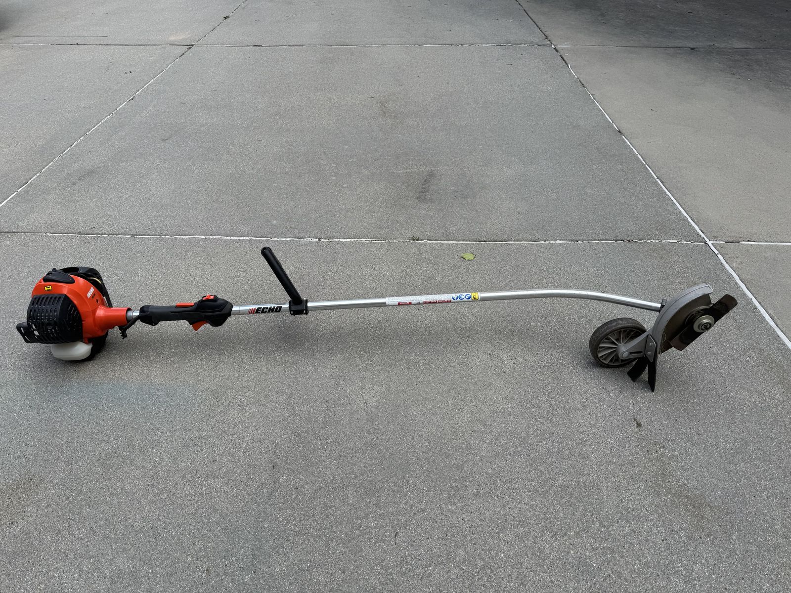 Lawn Edger Echo PE-266 25.4 cc two stroke