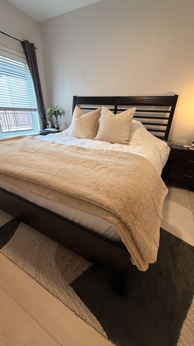 Modern King Bed Frame – Solid Wood – Excellent Condition *Mattress and bedding not included*