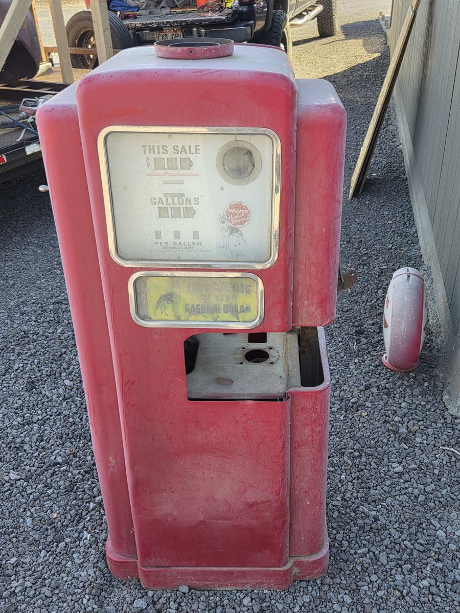 SIGNS..GAS PUMPS..AMERICANA, OIL CANS, UTOCO