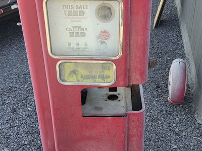 SIGNS..GAS PUMPS..AMERICANA, OIL CANS, UTOCO