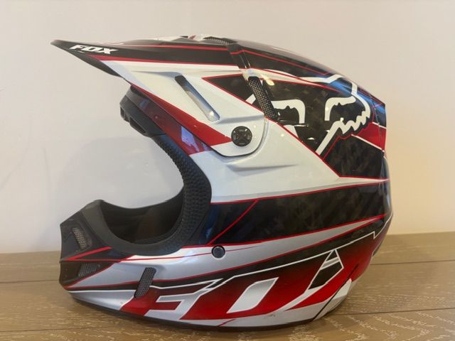 Beautiful Fox V4 Helmet XL - Like New!