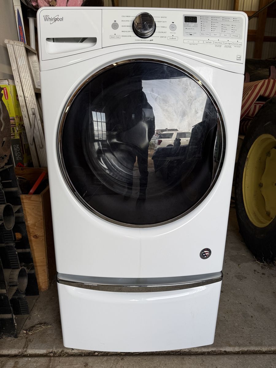 Whirlpool Front Load Washer & Dryer With Pedestals