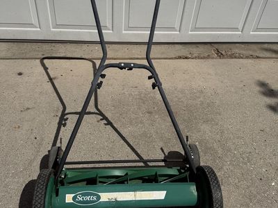 Manual push lawn mower