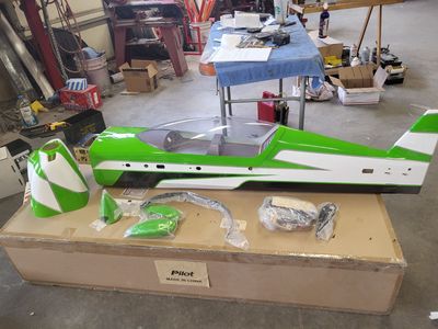 Chief Aircraft 26% Extra 330 Green NIB 35 -50cc