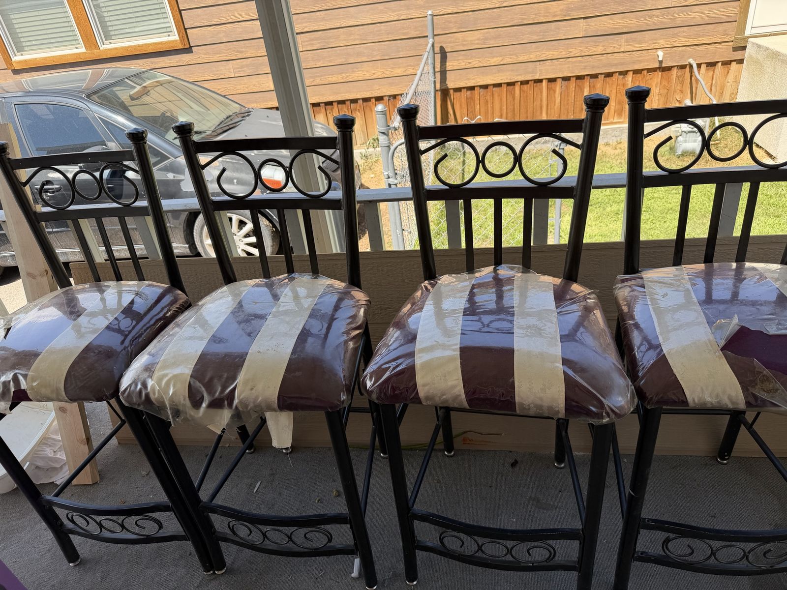 Free bar stools