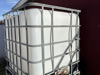 Water Container 275 Gallons