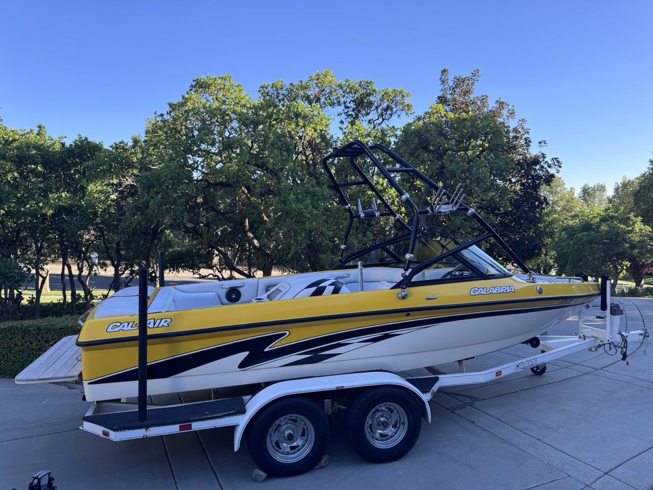 2004 Calabria Cal-Air Ski Wakeboard Boat