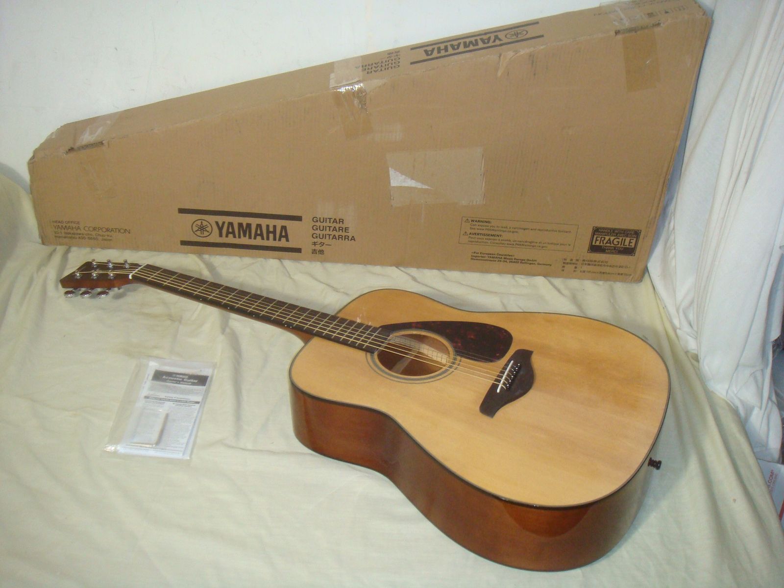 YAMAHA FG800J SOLID SPRUCE TOP DREADNOUGHT ACOUSTIC GUITAR - NATURAL