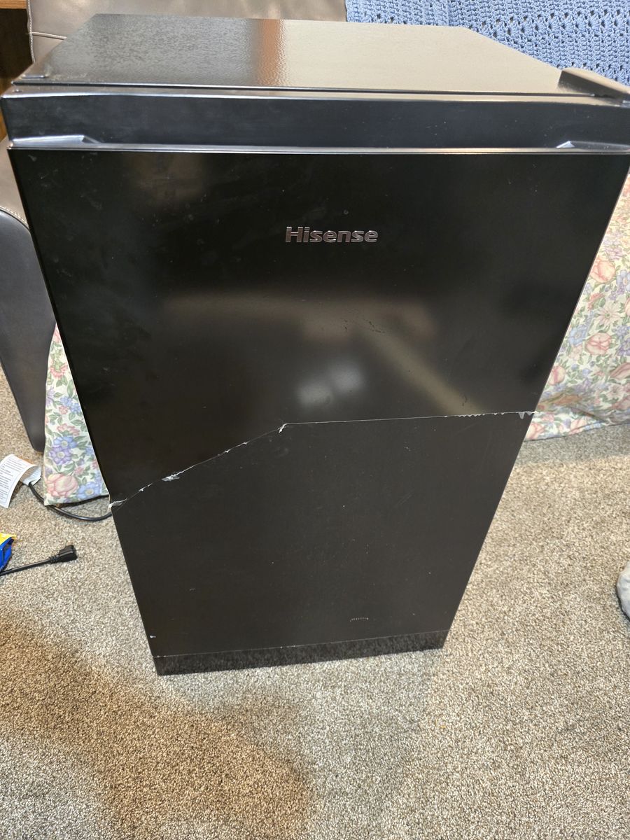 Mini fridge 3.3 cu. Ft.