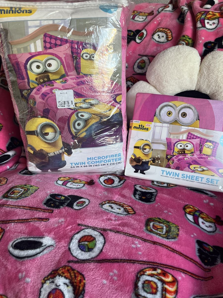Despicable Me Minions Twin Microfiber Comforter & Twin Sheet Set Pink