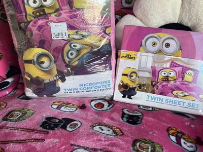Despicable Me Minions Twin Microfiber Comforter & Twin Sheet Set Pink