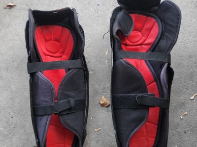 Hockey shin pads