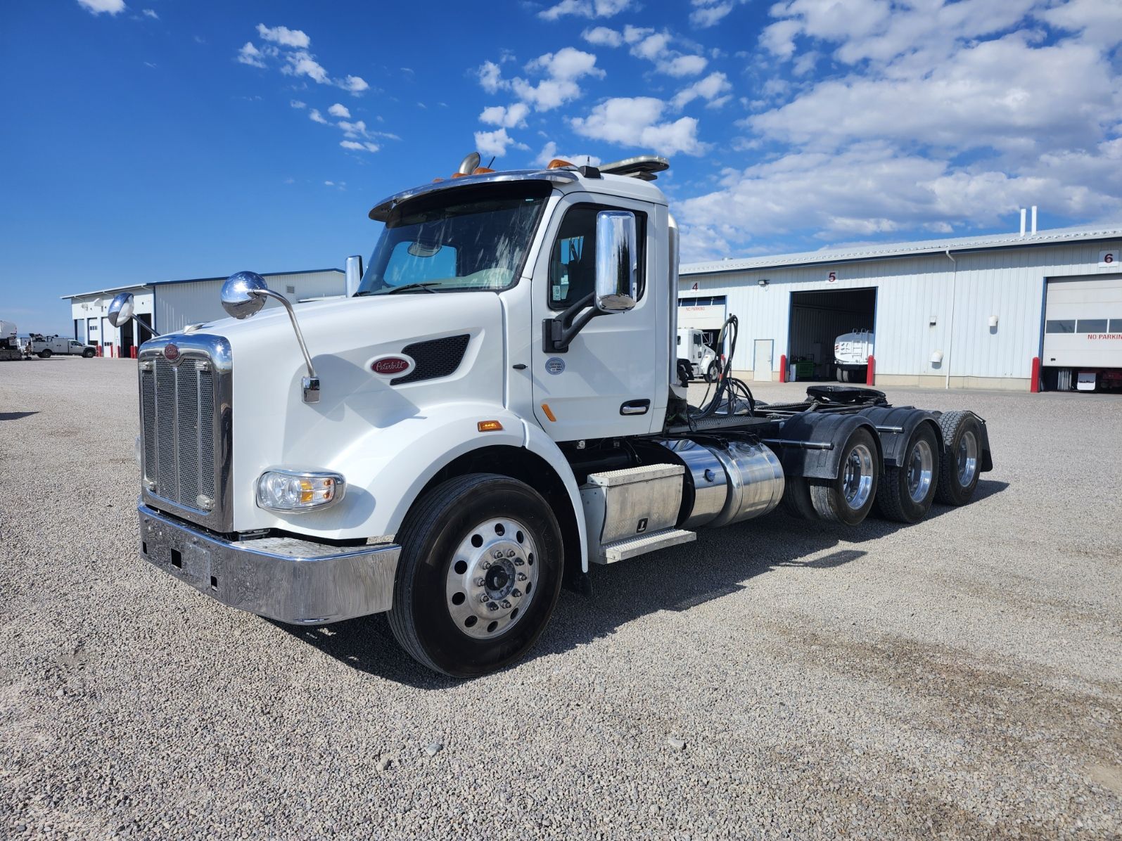 2020 PETERBILT 567