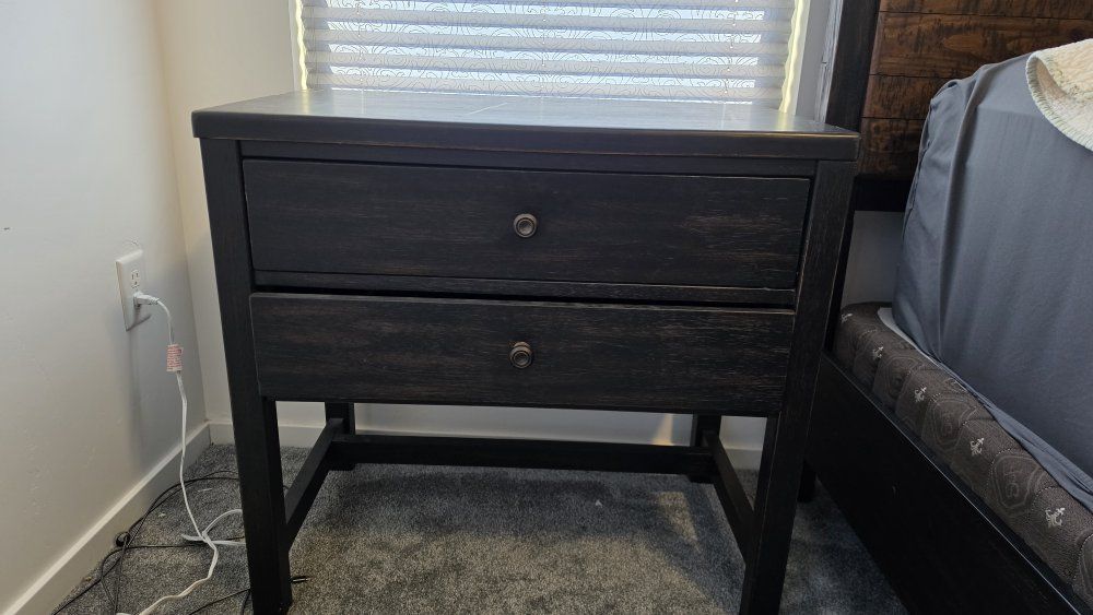 Night stand end table
