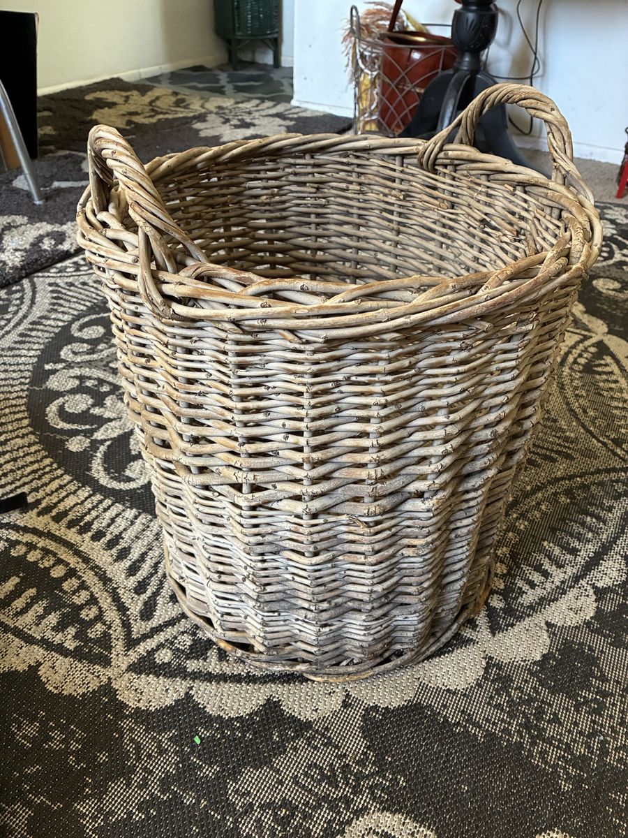 Antique willow basket 20x18"  s