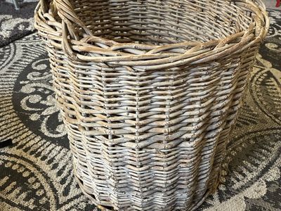 Antique willow basket 20x18" s
