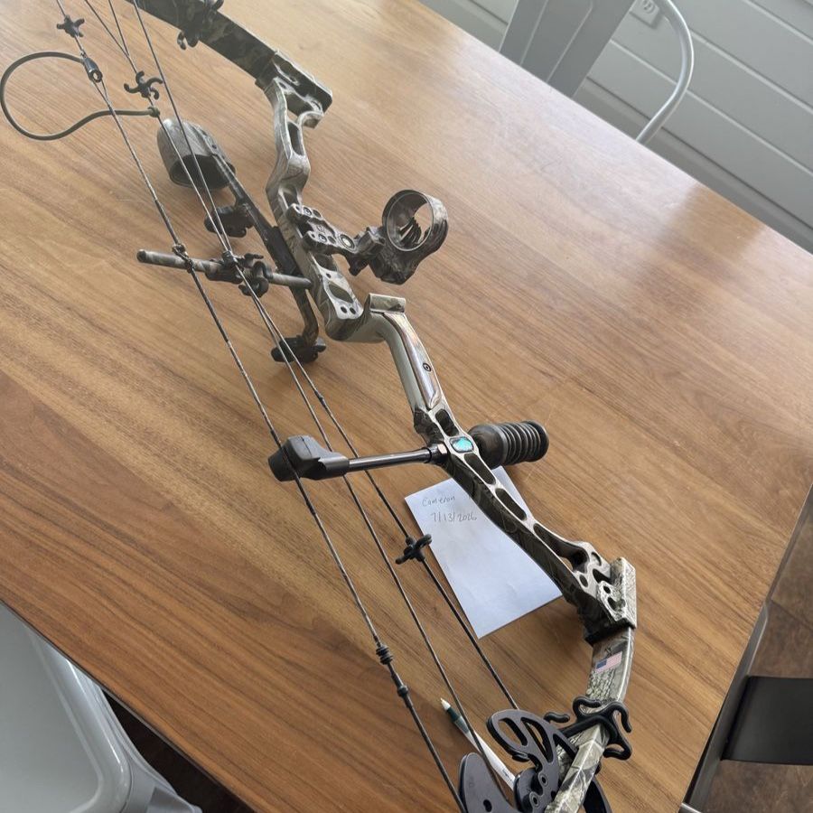 Left handed Diamond Black Ice by Bowtech