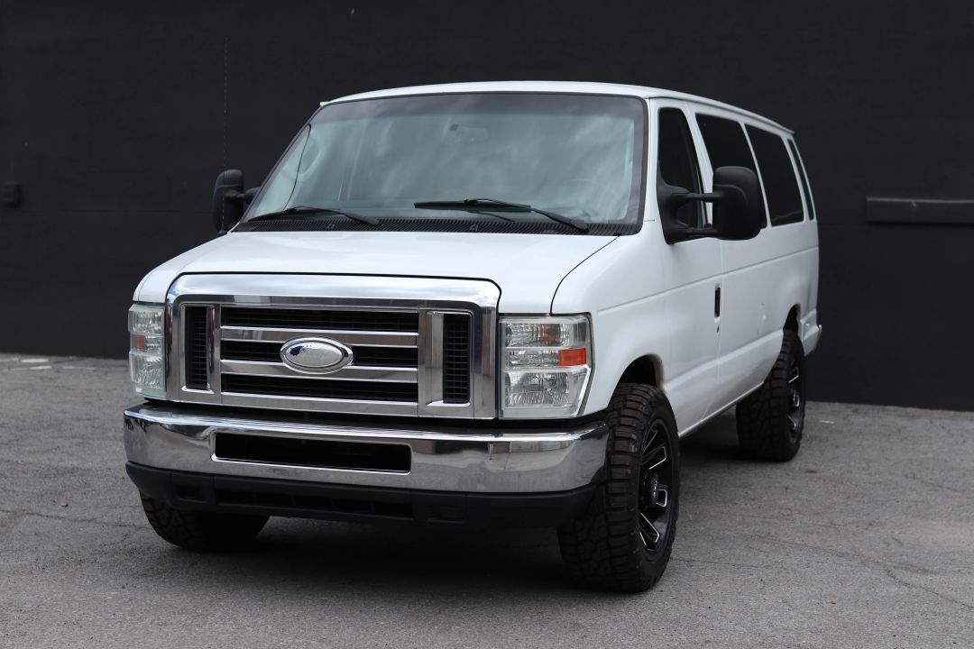 2014 Ford E-350 and Econoline 350 XLT