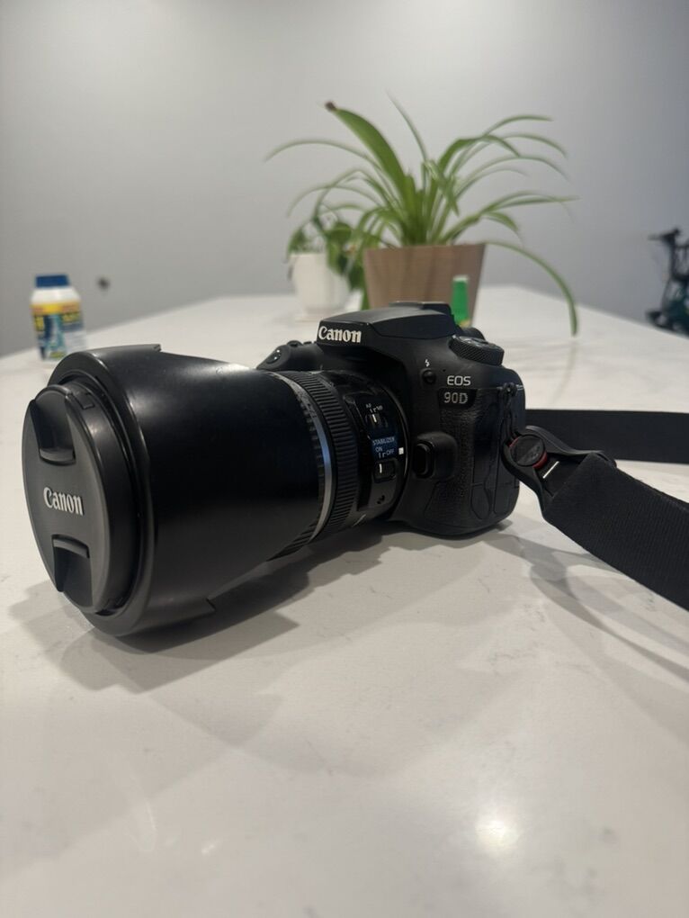 Canon EOS 90D