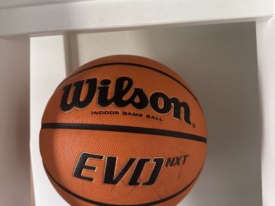Evo NXT ncaa Wilson size 6 Basketball