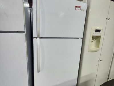 Frigidaire Top-Freezer Refrigerator in White