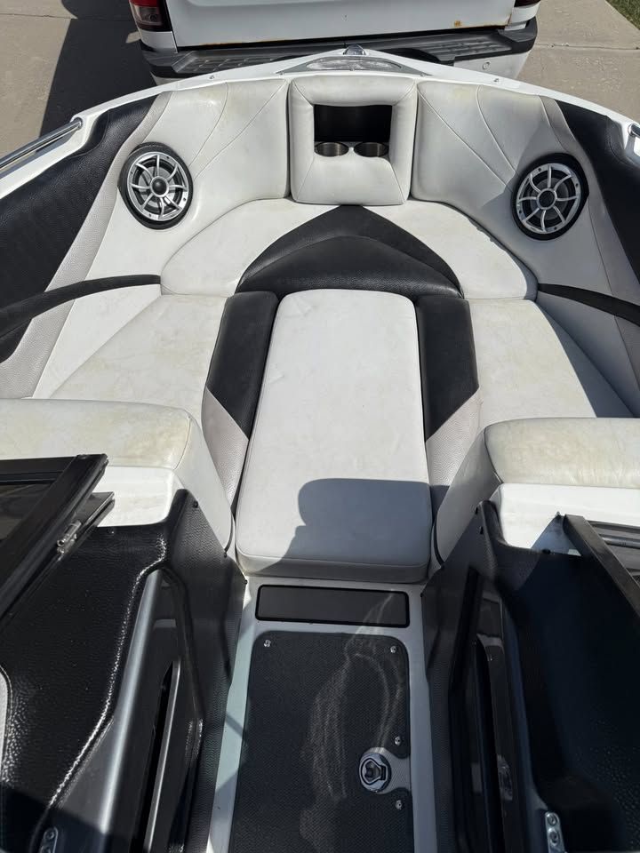 Main image 5