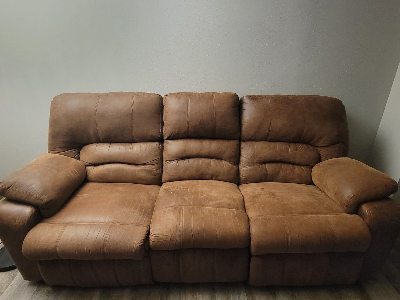~7ft Brown Reclining Couch For Free (Must be able to take from apartment))