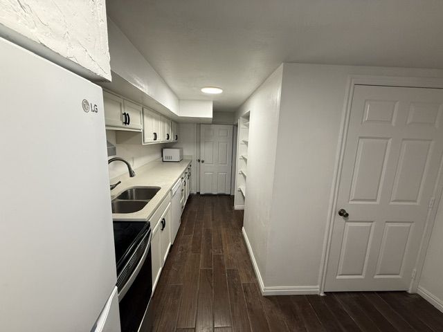 Main image 7