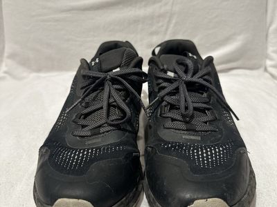 Under Armour men’s 10.5 charged black trail shoes