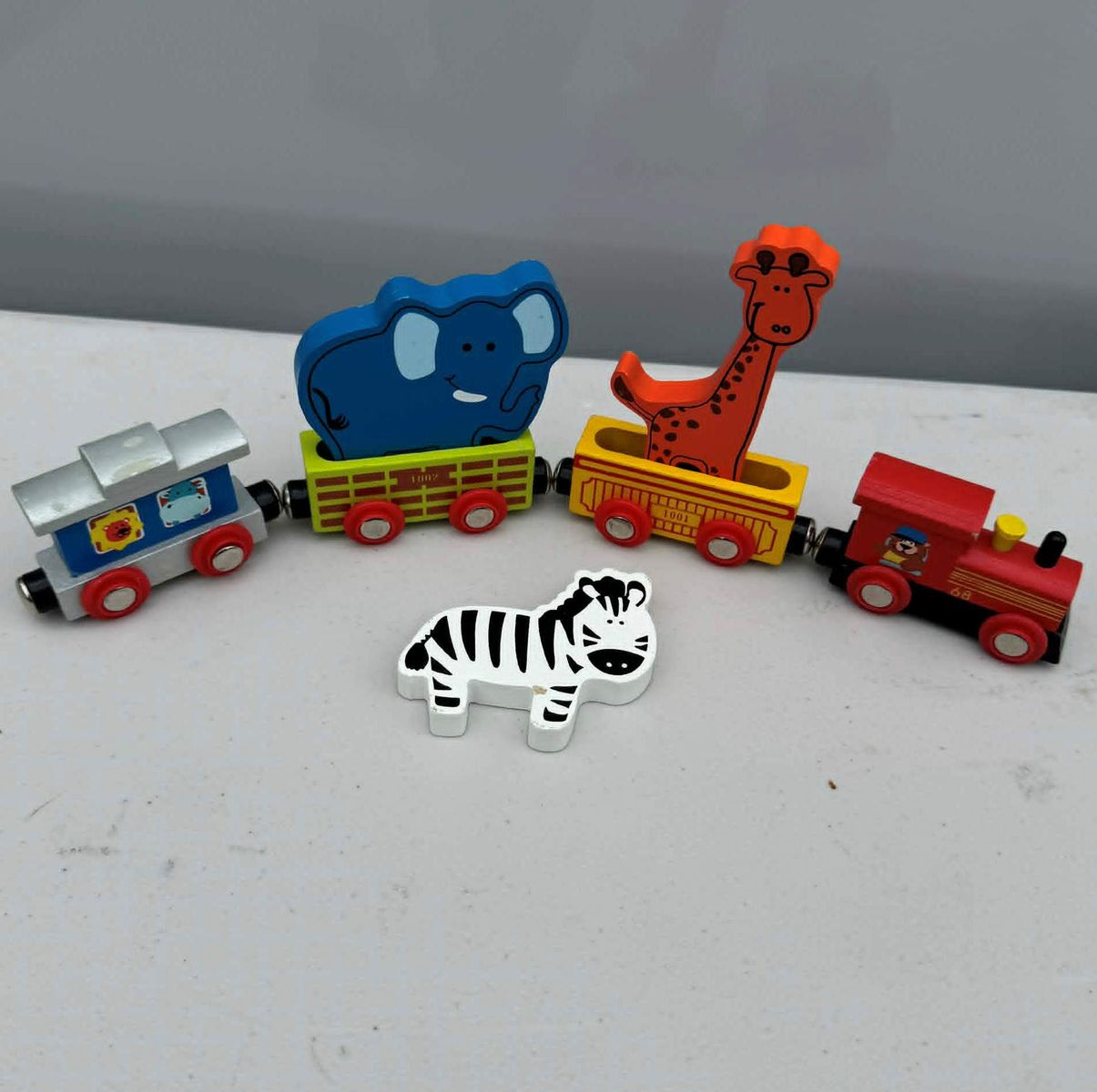 Maxim Wooden Animal Train - 4 Train Cars + 3 Animals - Complete Set