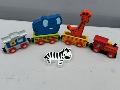Maxim Wooden Animal Train - 4 Train Cars + 3 Animals - Complete Set