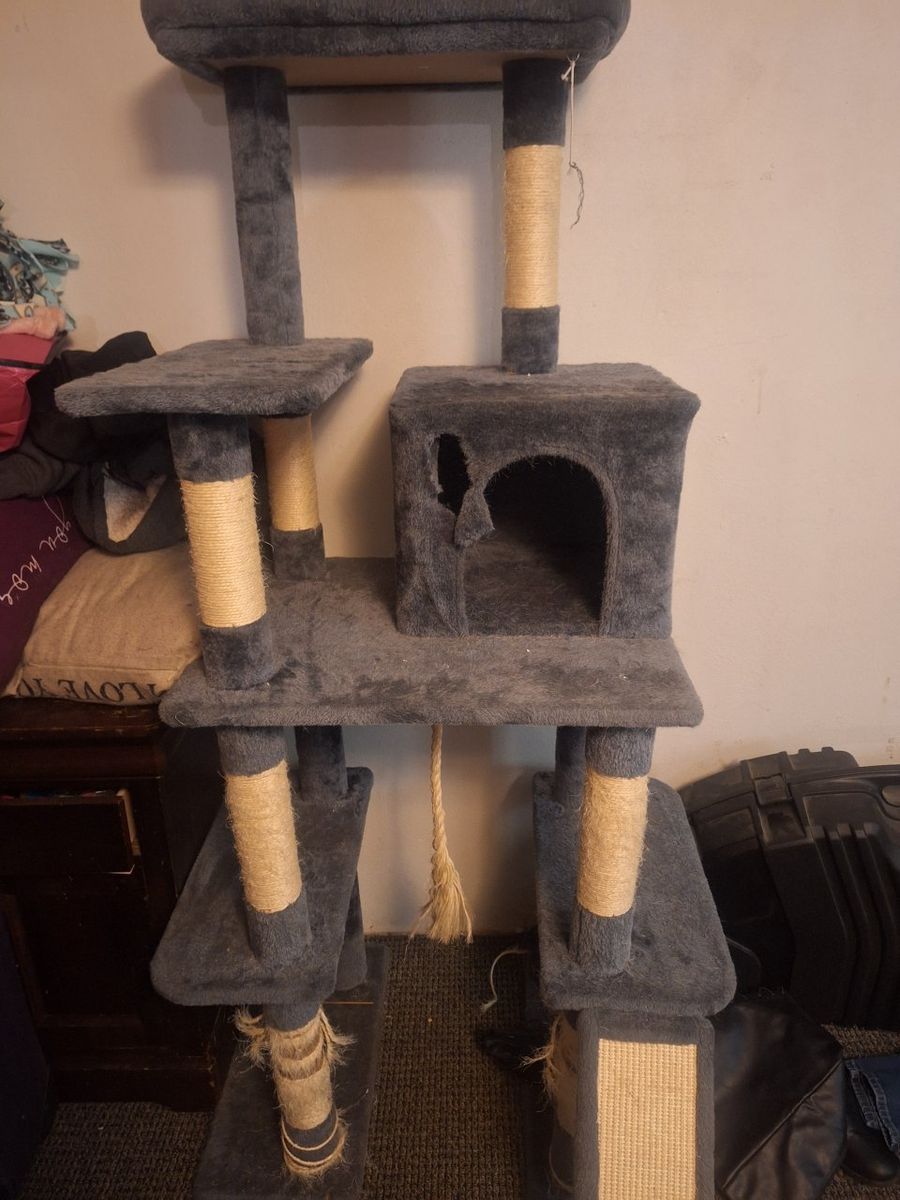 Cat Tree / Cat Condo - $35 obo