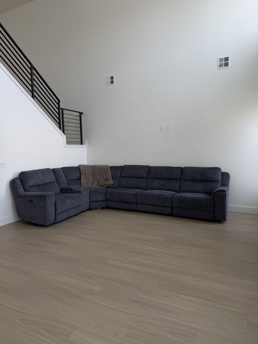 Main image 3