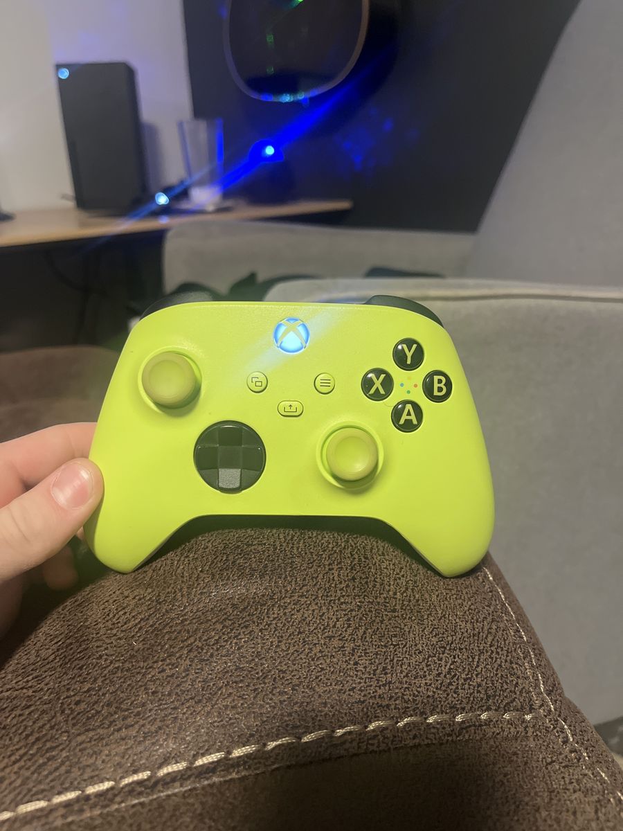 Microsoft Xbox Series X|S Wireless Controller - Electric Volt Green (Official)