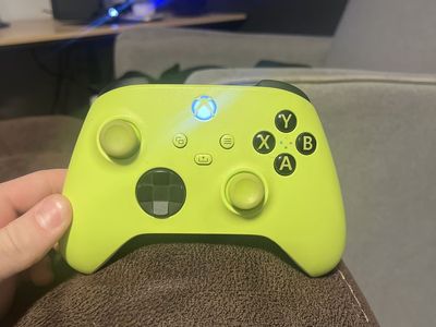Microsoft Xbox Series X|S Wireless Controller - Electric Volt Green (Official)