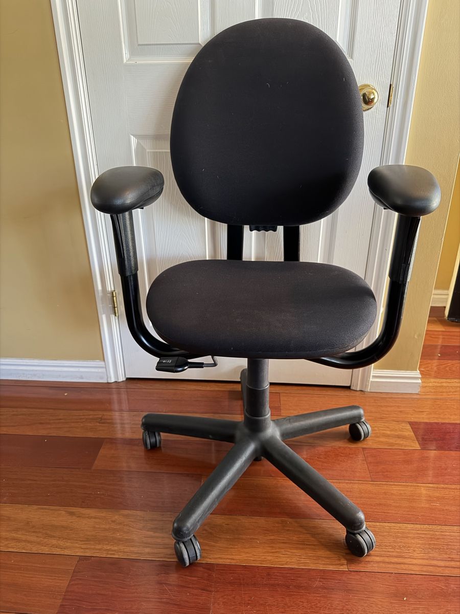 Steelcase Criterion Desk Chair - Very comfortable