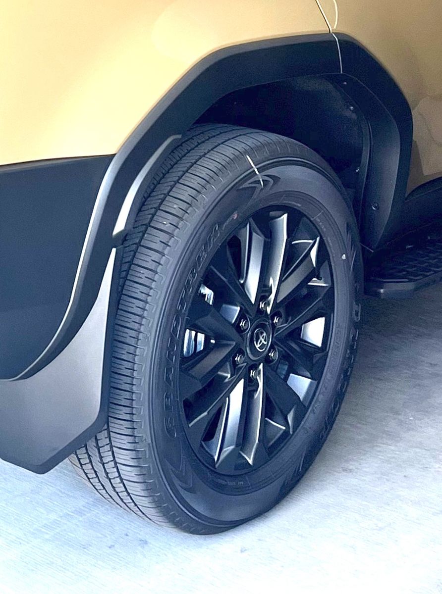 Takeoff Tires Toyota Land Cruiser 265/60 R20 Dunlop