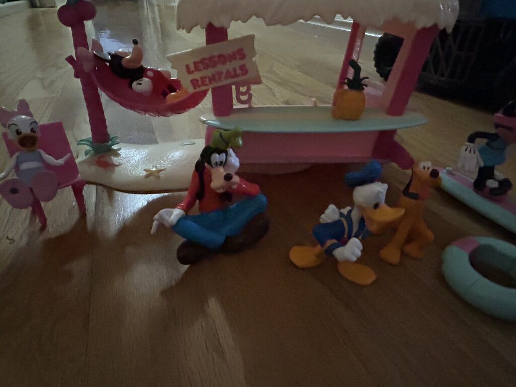 Minnie's Surf Shack