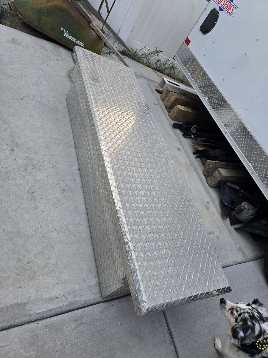 diamond plate tool box low profile
