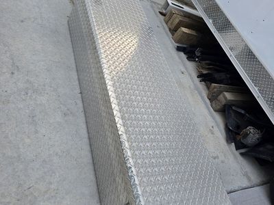 diamond plate tool box low profile